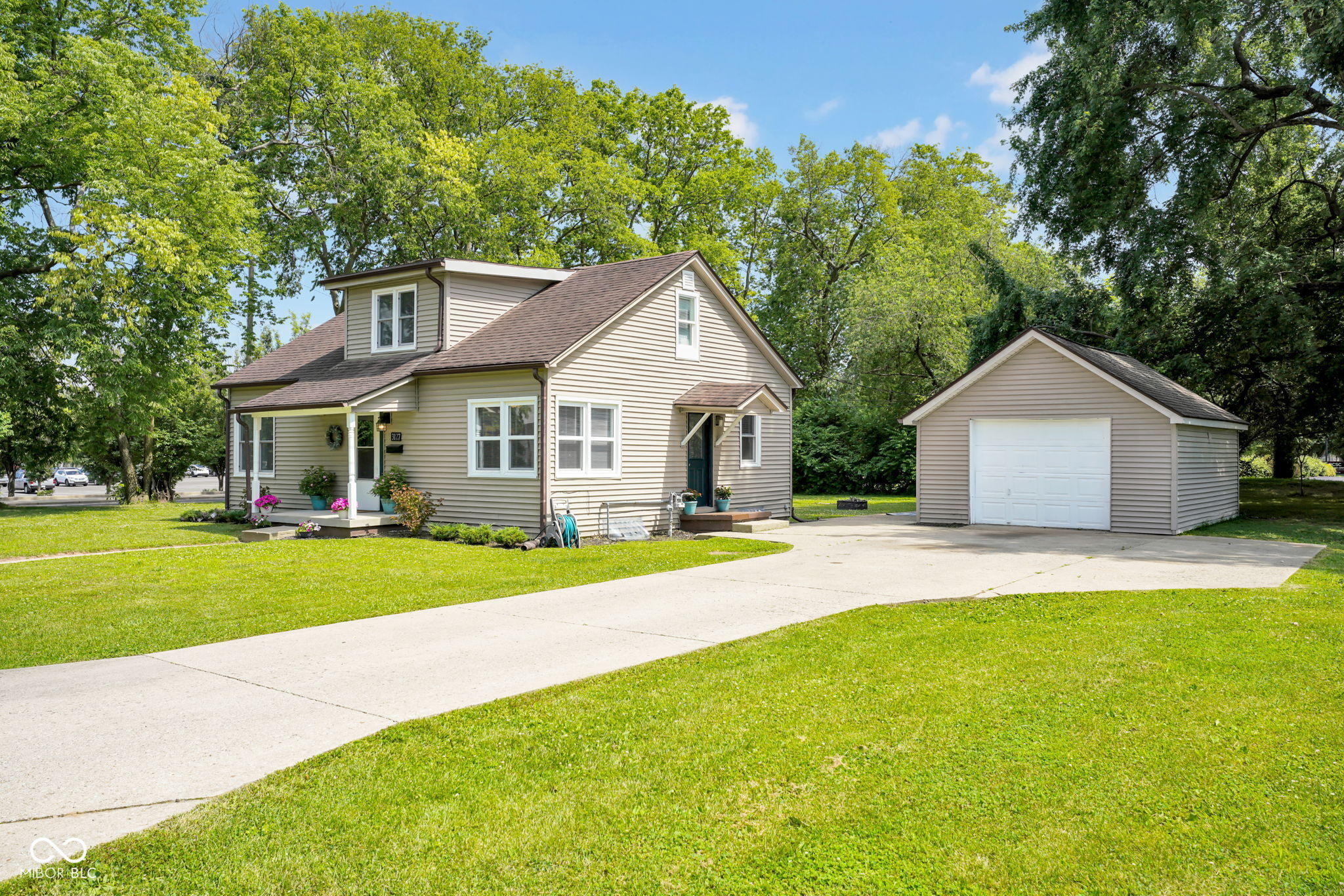 3127 13th Street Columbus, IN 47201 - Photo 1 of 30