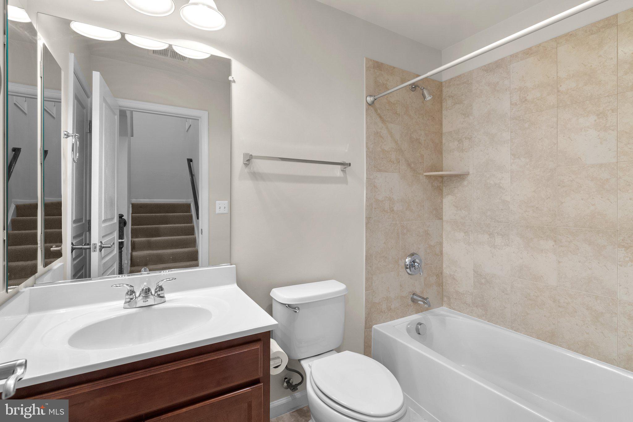 3315 Kemper Road Arlington, VA 22206 - Photo 34 of 52 Hall Bath