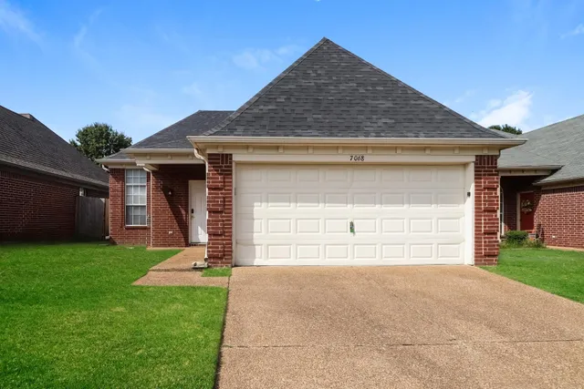 $1,695 | 7068 Kings Crown Drive, Memphis, TN 38125