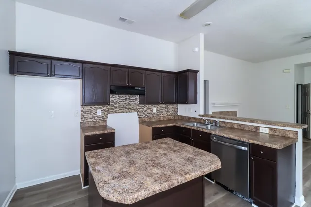 $1,695 | 7068 Kings Crown Drive, Memphis, TN 38125