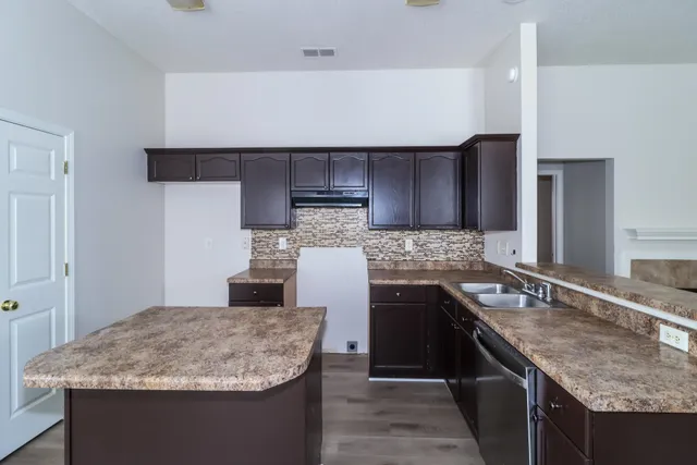 $1,695 | 7068 Kings Crown Drive, Memphis, TN 38125