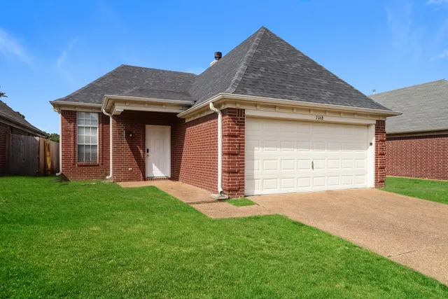 $1,695 | 7068 Kings Crown Drive, Memphis, TN 38125