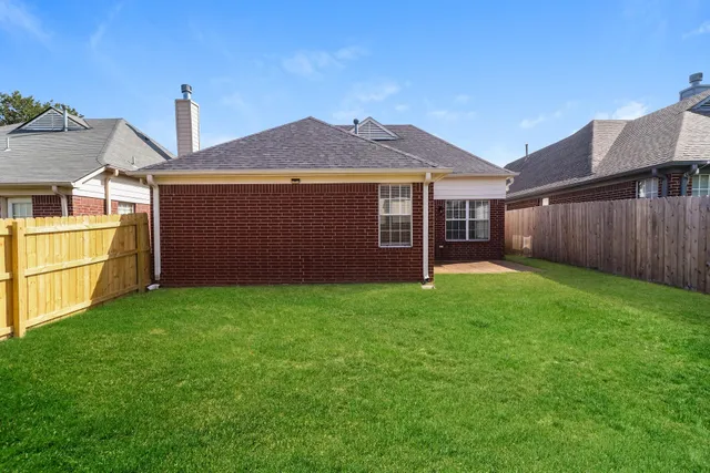 $1,695 | 7068 Kings Crown Drive, Memphis, TN 38125