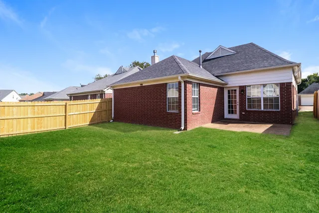 $1,695 | 7068 Kings Crown Drive, Memphis, TN 38125