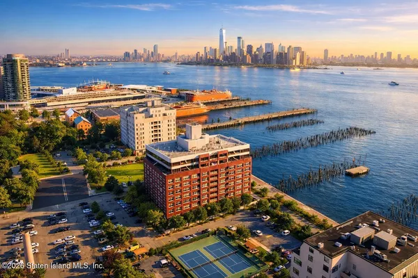 $569,900 | 80 Bay St Landing, Unit 6L | Tompkinsville