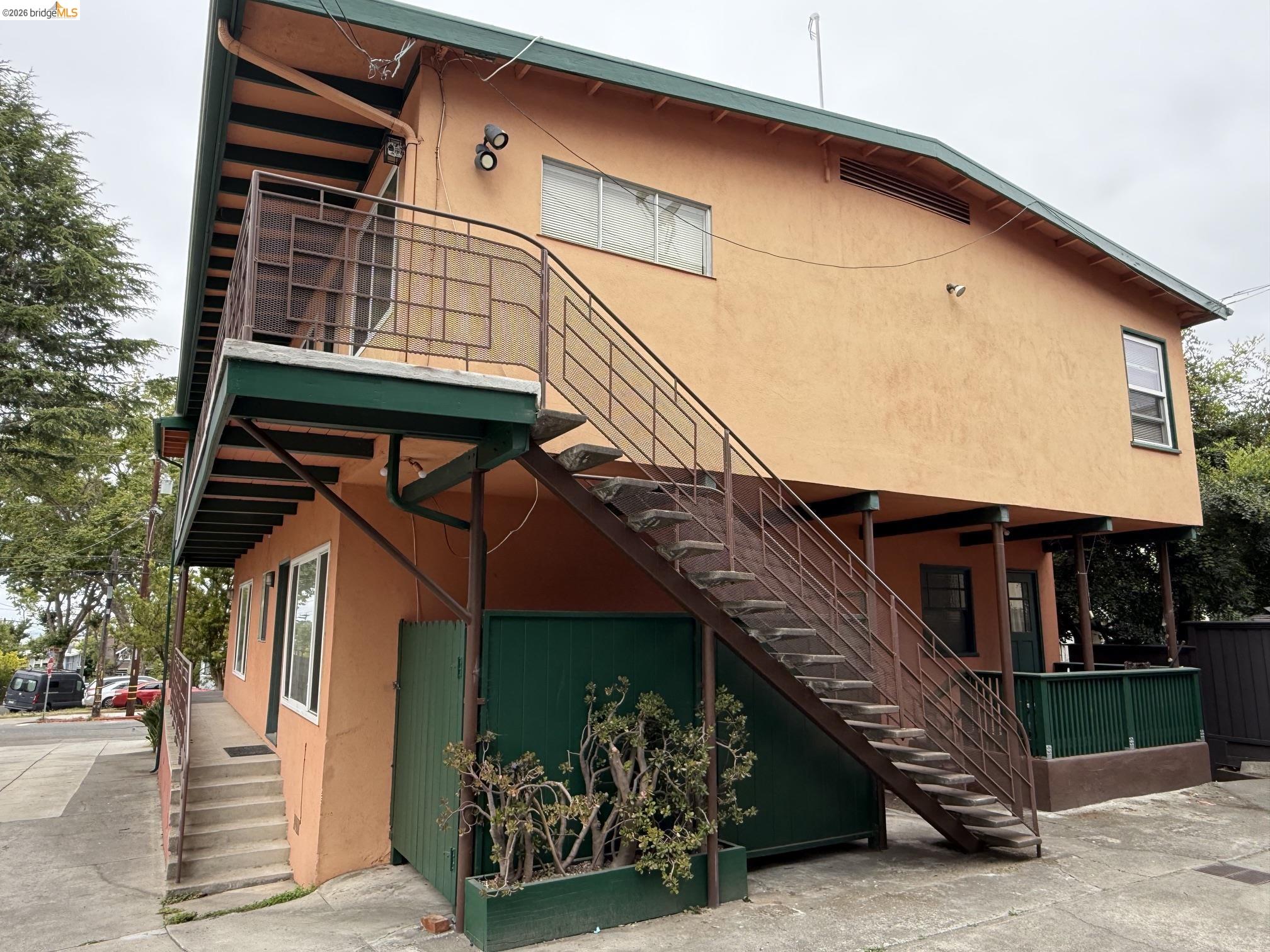 1671 Arch Street Berkeley, CA 94709 - Photo 3 of 9
