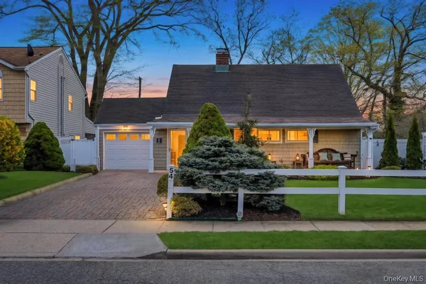 $719,999 | 54 Polaris Drive, Levittown, NY 11756