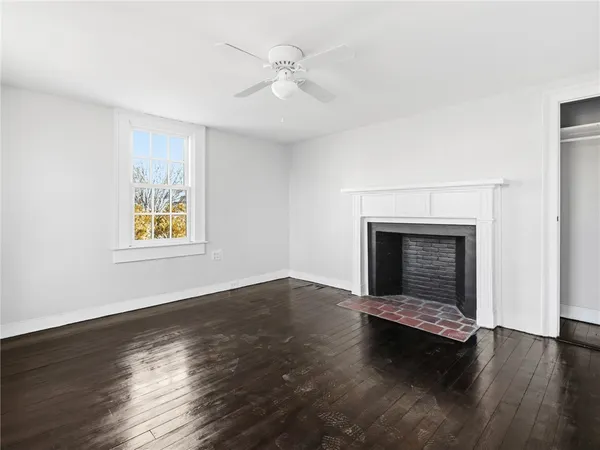 $2,800 | 1382 Hope Street, Unit 1, Bristol, RI 02809