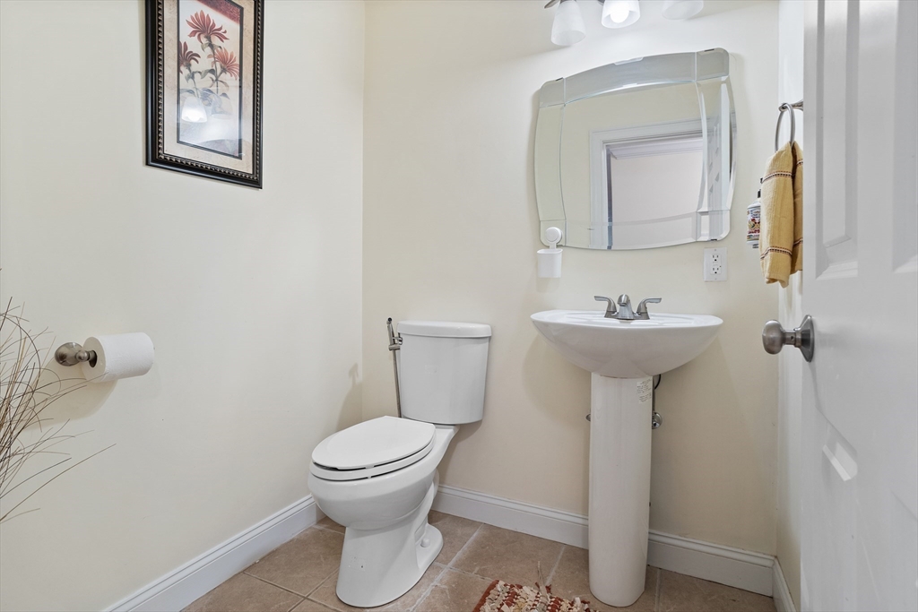 215 Rangeway Road, Unit 32 Billerica, MA 01862 - Photo 15 of 39 a bathroom with a sink toilet and mirror