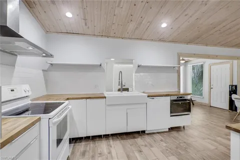 $649,900 | 4974 Hawthorn Woods Way, Naples, FL 34116