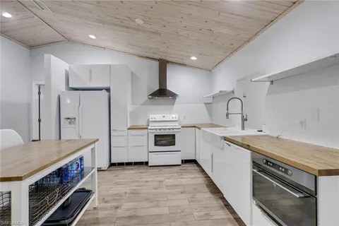 $649,900 | 4974 Hawthorn Woods Way, Naples, FL 34116