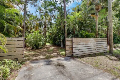 $649,900 | 4974 Hawthorn Woods Way, Naples, FL 34116