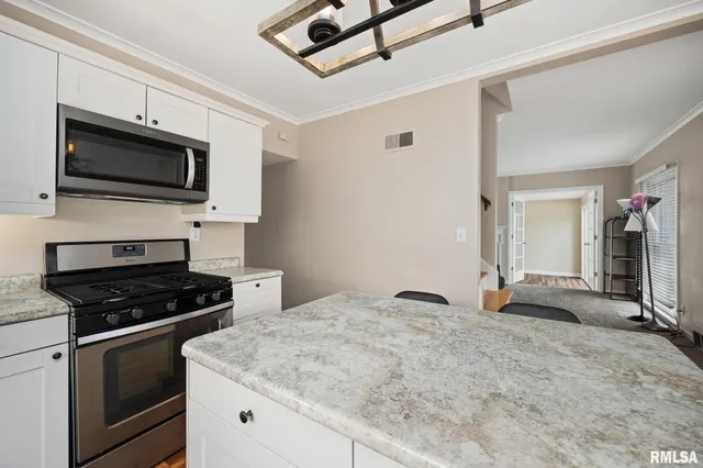 $164,900 | 411 West Knoll Crest Drive, Peoria, IL 61614