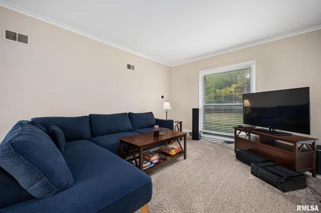 $164,900 | 411 West Knoll Crest Drive, Peoria, IL 61614