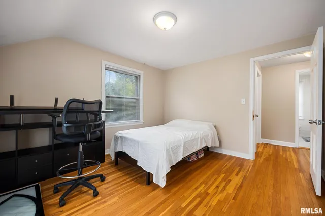 $164,900 | 411 West Knoll Crest Drive, Peoria, IL 61614