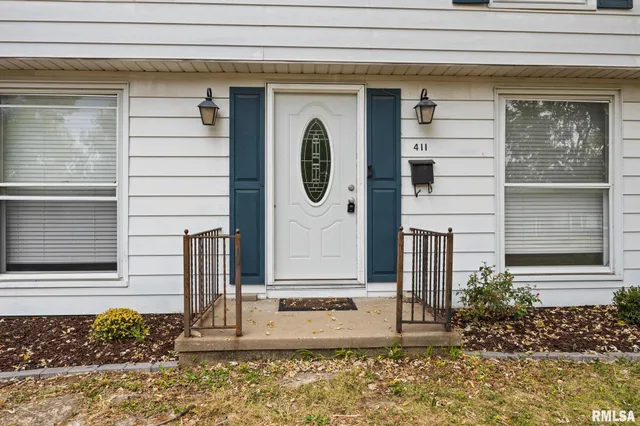$164,900 | 411 West Knoll Crest Drive, Peoria, IL 61614