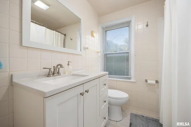 $164,900 | 411 West Knoll Crest Drive, Peoria, IL 61614