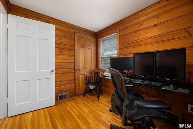 $164,900 | 411 West Knoll Crest Drive, Peoria, IL 61614