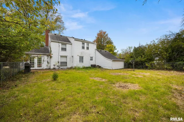 $164,900 | 411 West Knoll Crest Drive, Peoria, IL 61614