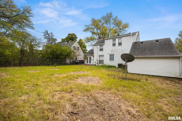 $164,900 | 411 West Knoll Crest Drive, Peoria, IL 61614