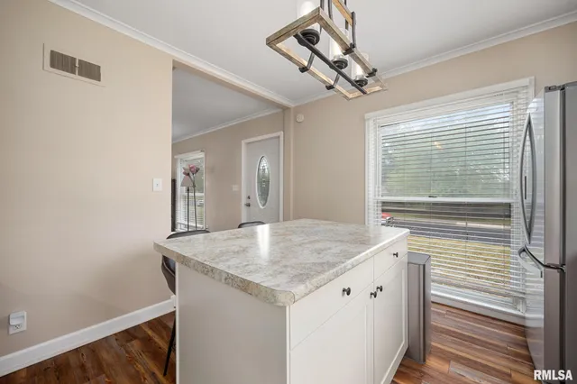 $164,900 | 411 West Knoll Crest Drive, Peoria, IL 61614