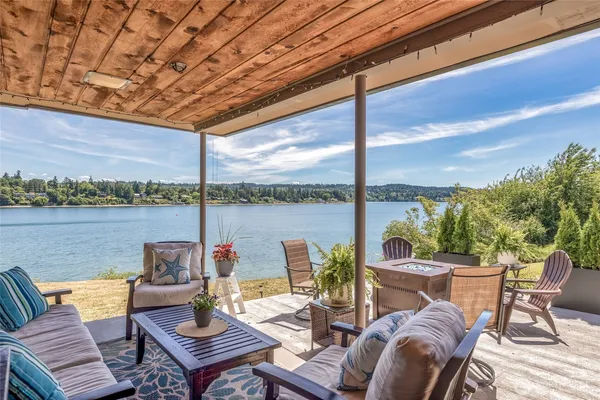 $1,325,000 | 8829 Southwest Quartermaster Drive, Vashon, WA 98070