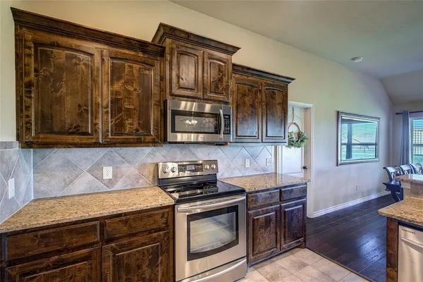 $440,000 | 515 Hubbard Circle, Nevada, TX 75173