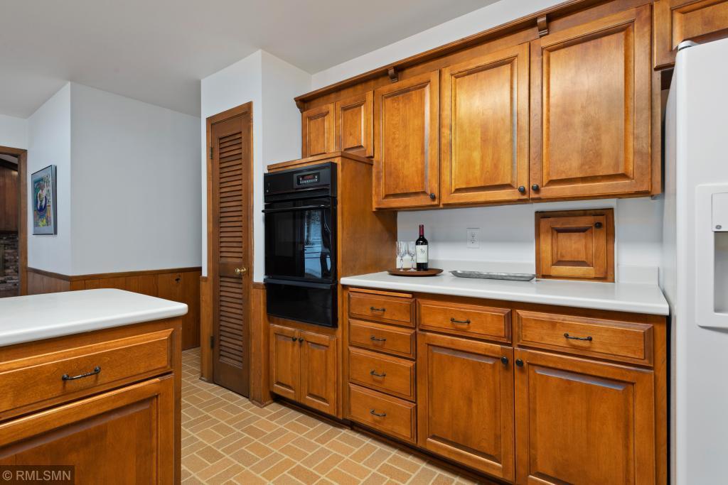 14118 Windsor Road Minnetonka, MN 55345 - Photo 12 of 23 Gallery Image 12