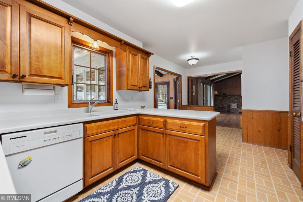 14118 Windsor Road Minnetonka, MN 55345 - Photo 13 of 23 Gallery Image 13
