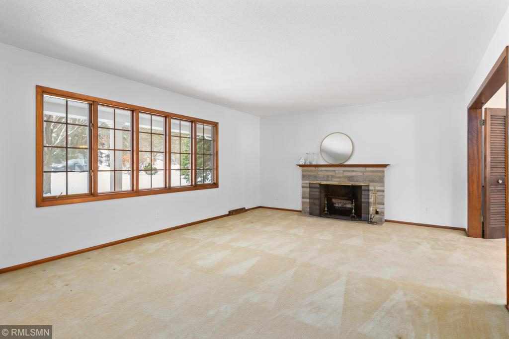 14118 Windsor Road Minnetonka, MN 55345 - Photo 3 of 23 Gallery Image 3
