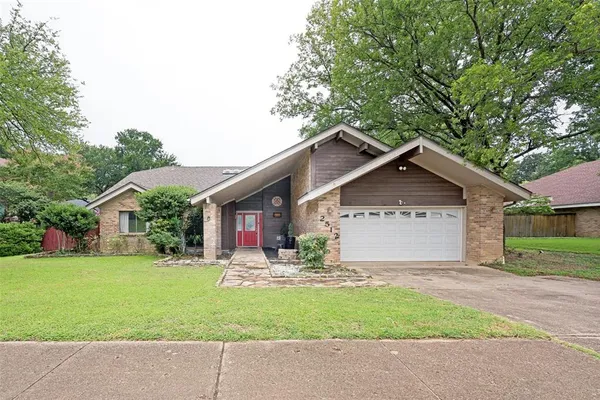 $419,989 | 2512 Winding Hollow Lane, Arlington, TX 76006