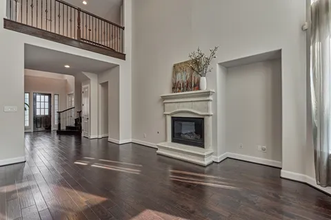 $819,000 | 25 Red Moon Place, The Woodlands, TX 77375