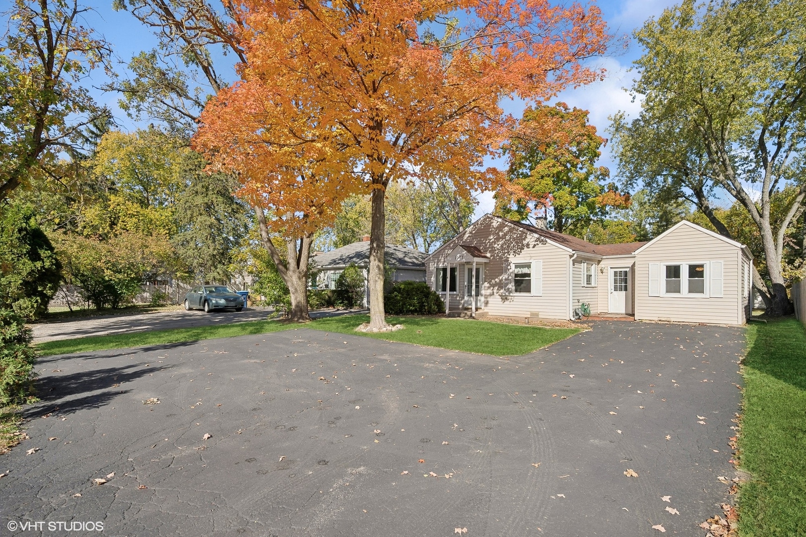 1007 Rockland Road Lake Bluff, IL 60044 - Photo 2 of 10 Gallery Image 2
