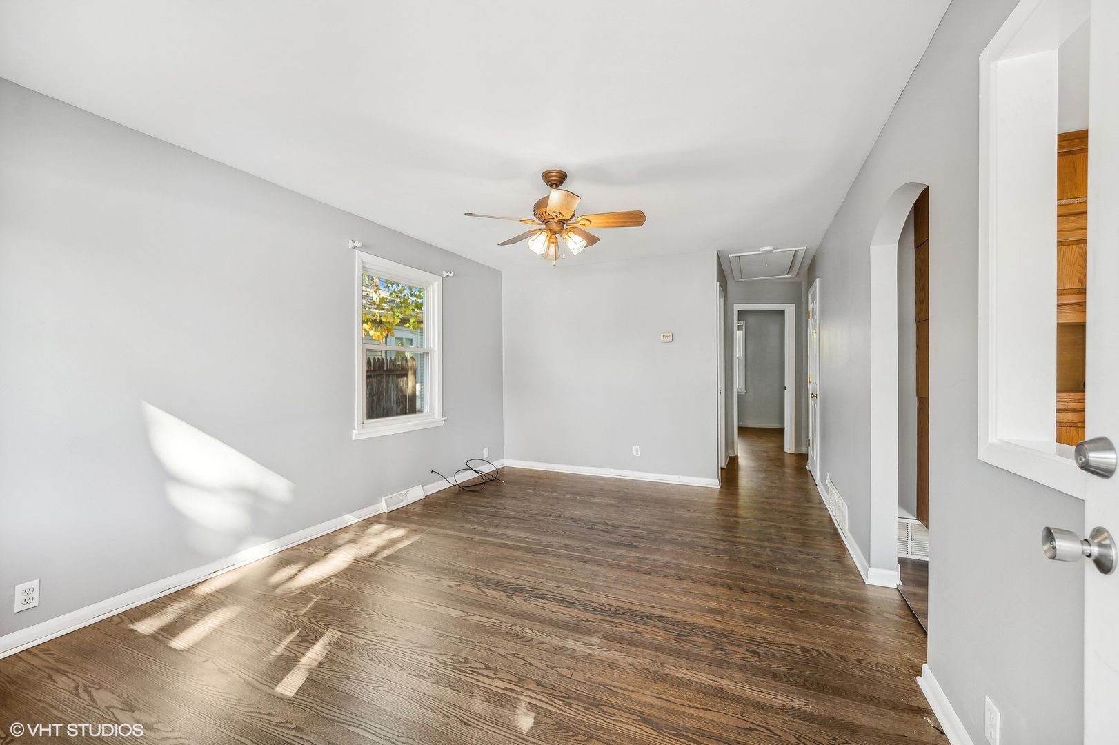 1007 Rockland Road Lake Bluff, IL 60044 - Photo 3 of 10 Gallery Image 3