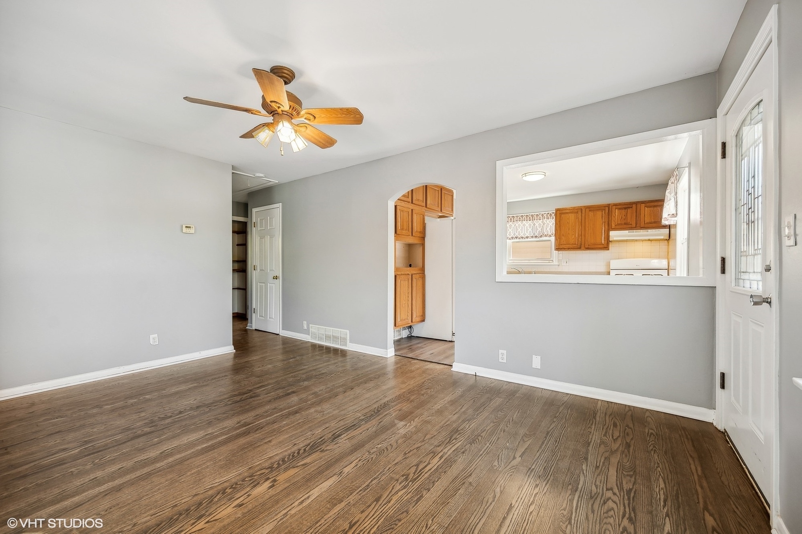 1007 Rockland Road Lake Bluff, IL 60044 - Photo 5 of 10 Gallery Image 5