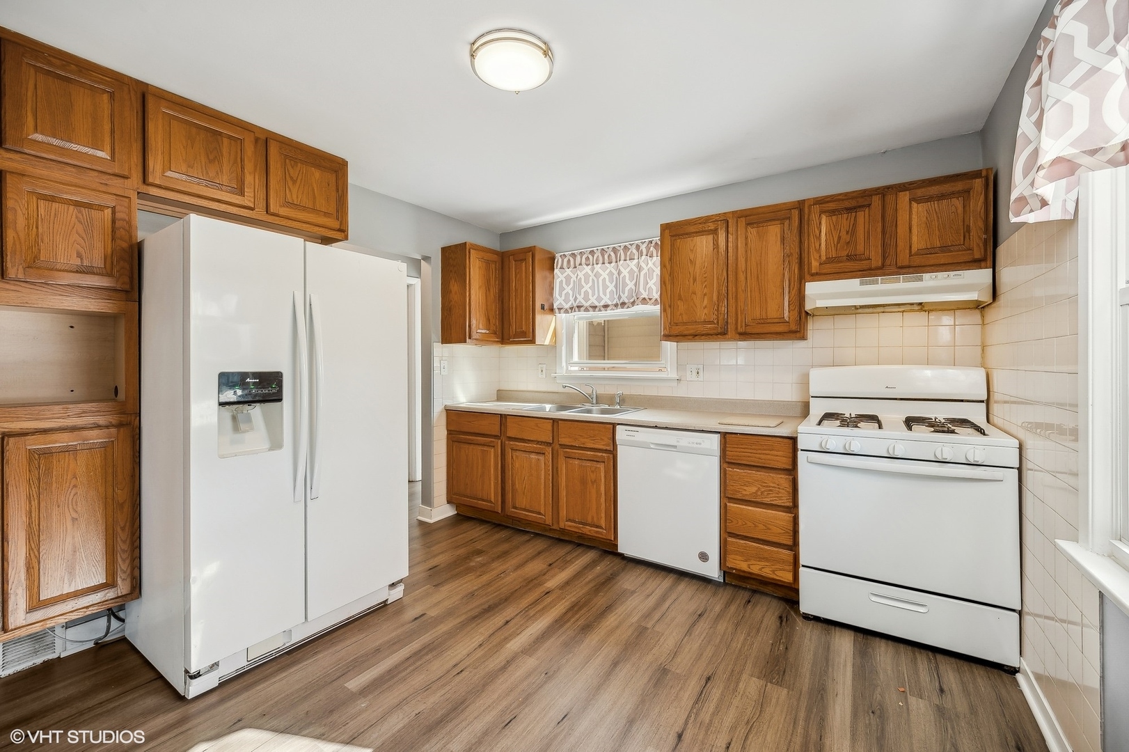 1007 Rockland Road Lake Bluff, IL 60044 - Photo 6 of 10 Gallery Image 6