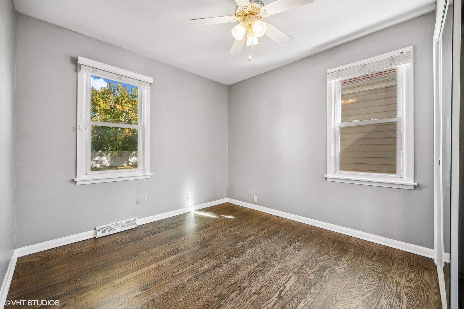 1007 Rockland Road Lake Bluff, IL 60044 - Photo 8 of 10 Gallery Image 8