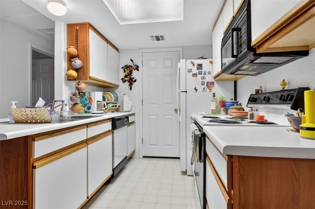 $185,000 | 3550 Bay Sands Drive, Unit 1093, Laughlin, NV 89029