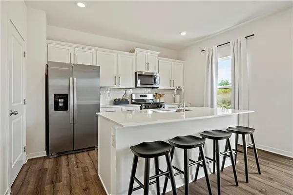 $377,990 | 102 Lake Meadows Drive, Smithville, MO 64089