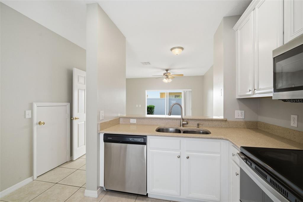 8532 Brushleaf Way Tampa, FL 33647 - Photo 9 of 48