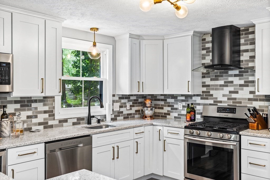 75 Captain Peirce Road Scituate, MA 02066 - Photo 9 of 24 Gallery Image 9