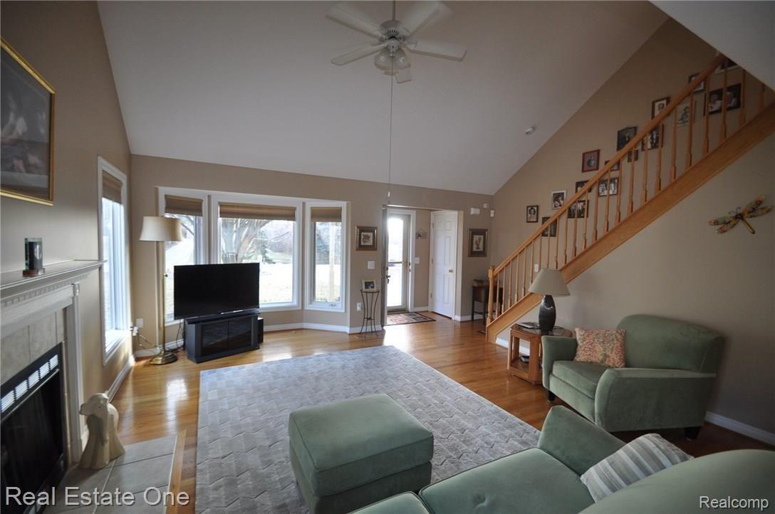 1198 Grace Avenue Rochester, MI 48309 - Photo 2 of 36 2.JPG