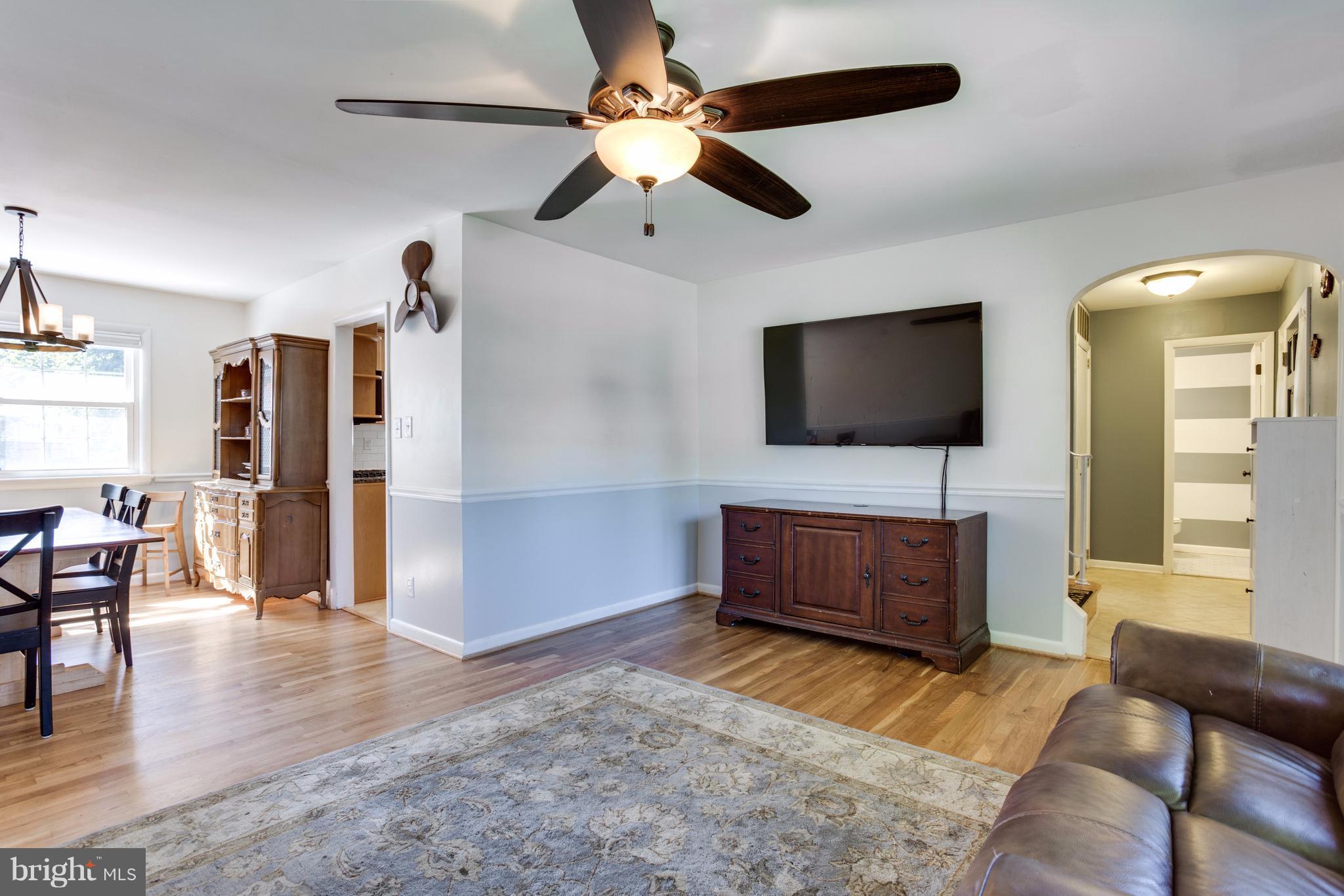 318 Hannes Street Silver Spring, MD 20901 - Photo 11 of 28 Living Room