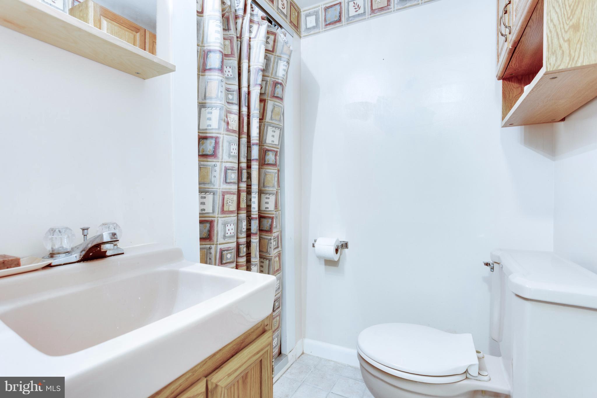 318 Hannes Street Silver Spring, MD 20901 - Photo 21 of 28 Bath