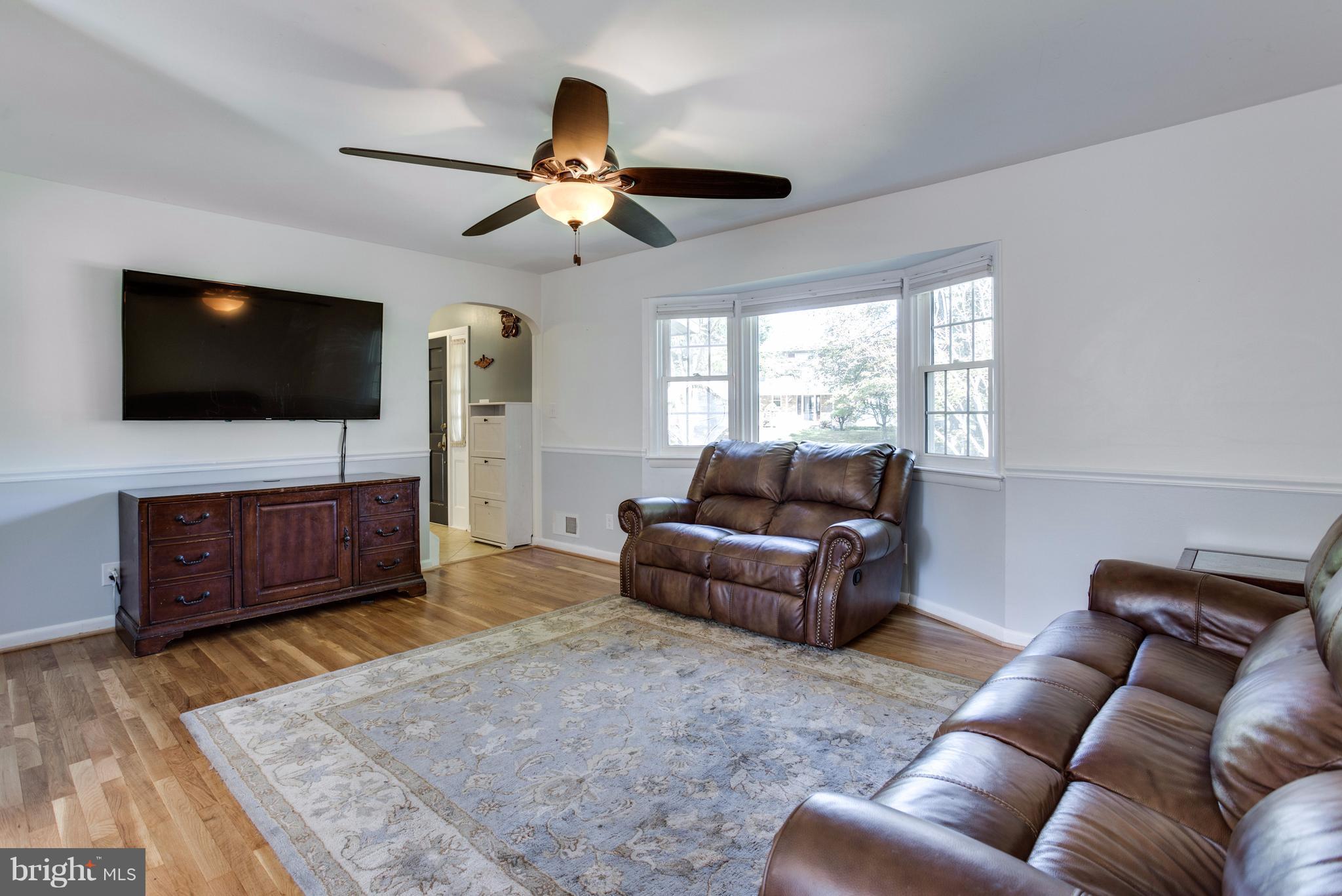 318 Hannes Street Silver Spring, MD 20901 - Photo 10 of 28 Living Room