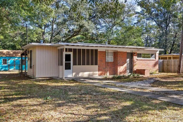 a view of a back yard of the house