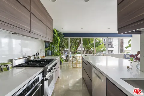 $799,000 | 1145 Larrabee Street, Unit 9, West Hollywood, CA 90069
