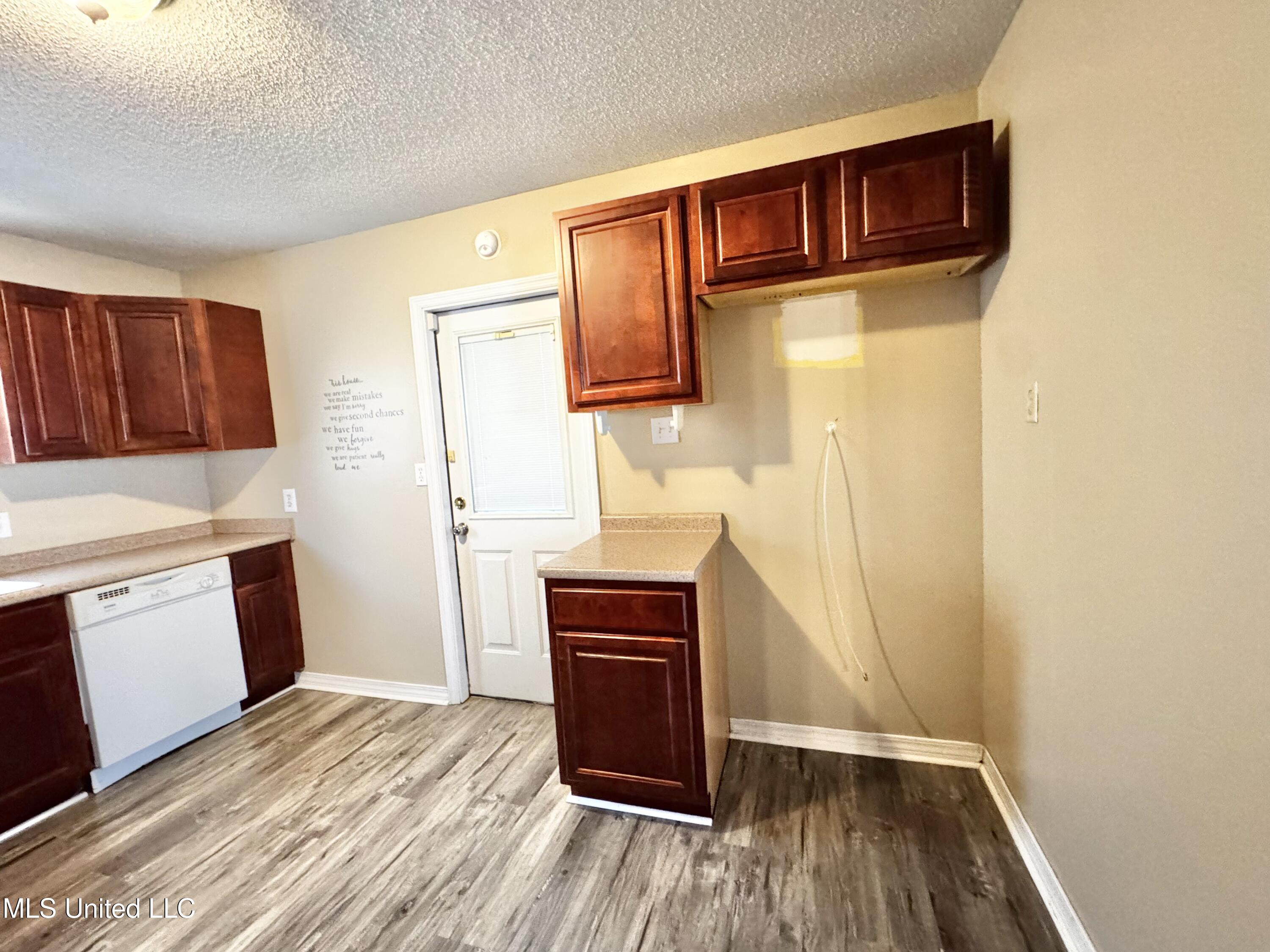 128 Ridgeway Avenue Gulfport, MS 39507 - Photo 8 of 28 IMG_9879