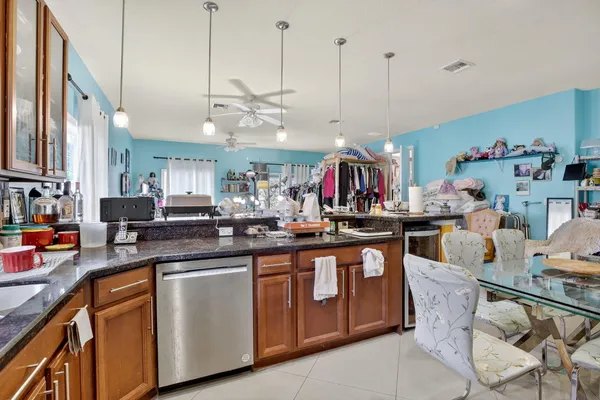 $650,000 | 261 Northeast 41st Street, Oakland Park, FL 33334