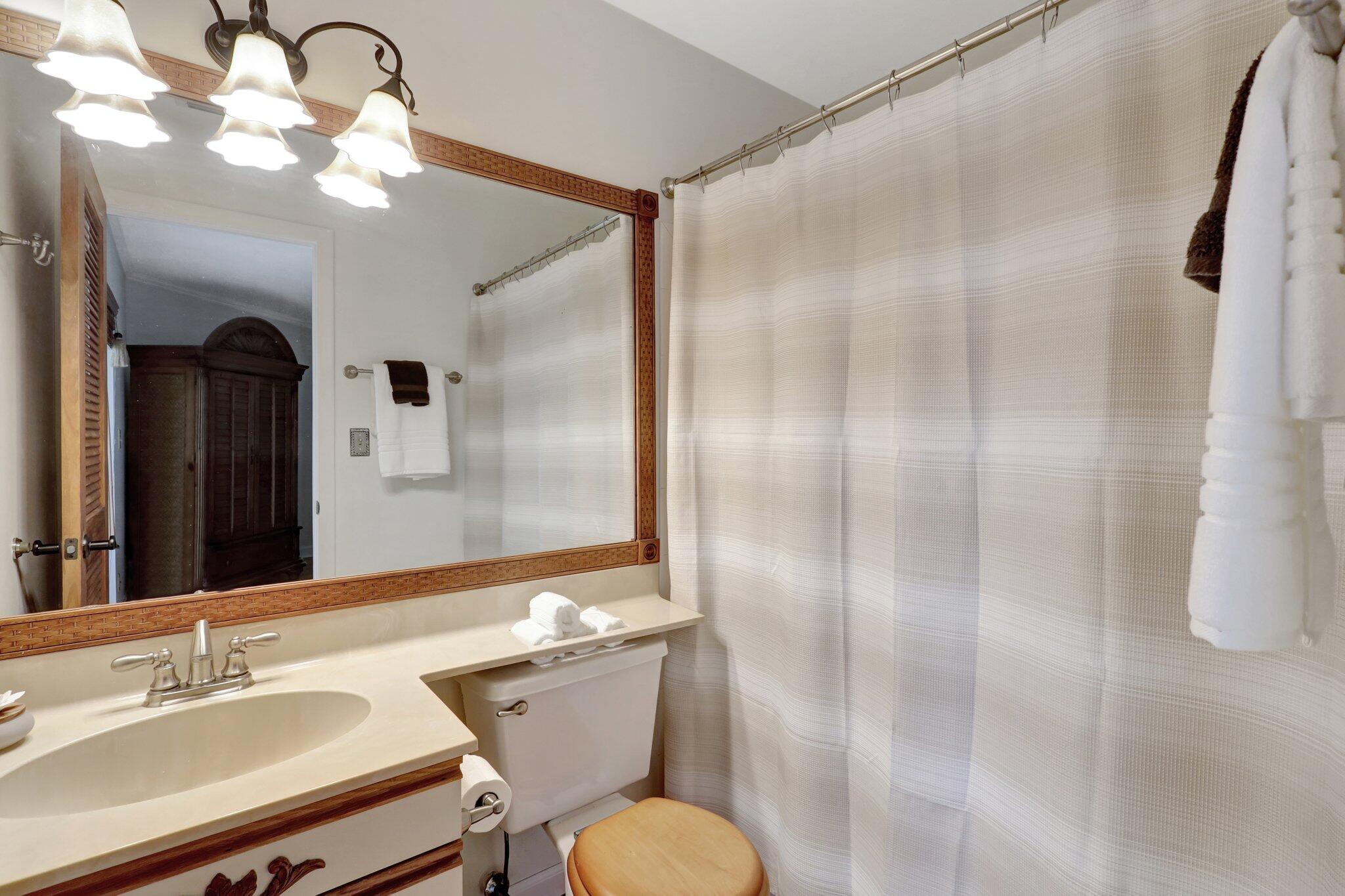 81 Southeast Beech Tree Lane Stuart, FL 34994 - Photo 19 of 35 Primary Bathroom